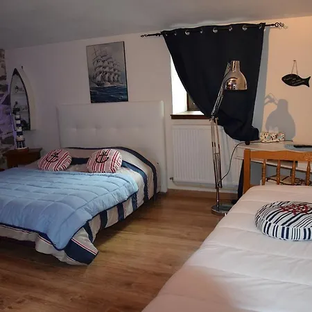 Chateau Des Aiguilles Bed and breakfast