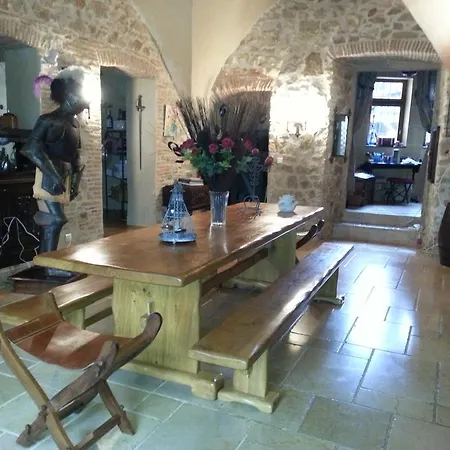 Chateau Des Aiguilles 3* Saint-Remy-de-Chargnat