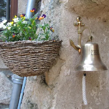 Chateau Des Aiguilles Saint-Remy-de-Chargnat