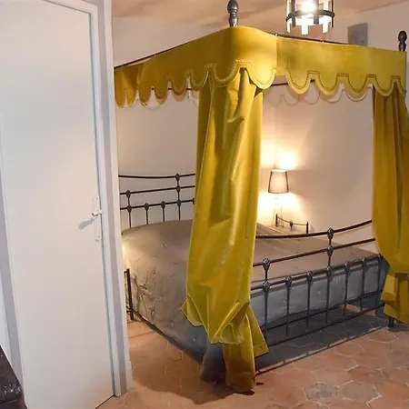 Chateau Des Aiguilles 3* Saint-Remy-de-Chargnat