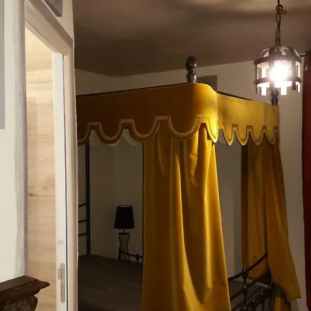 Chateau Des Aiguilles 3* Saint-Remy-de-Chargnat