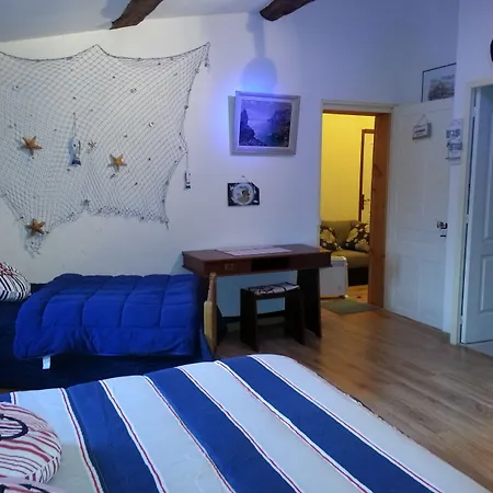 Bed and breakfast Chateau Des Aiguilles 3*