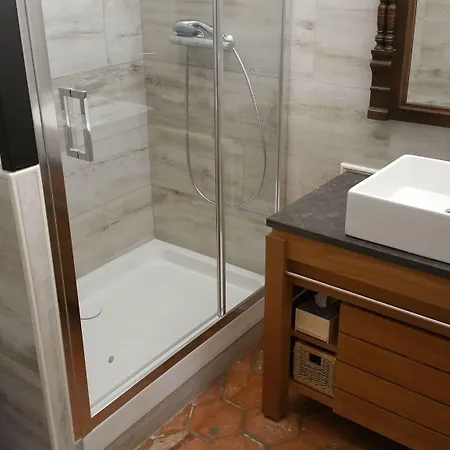 Chateau Des Aiguilles 3* Saint-Remy-de-Chargnat