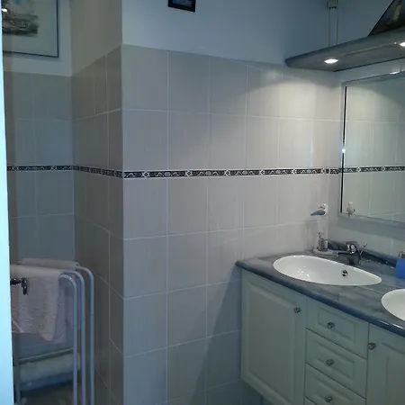 Bed & Breakfast Chateau Des Aiguilles Saint-Remy-de-Chargnat