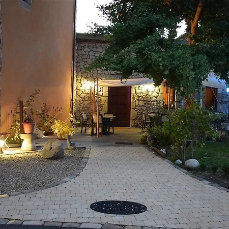 Chateau Des Aiguilles 3* Saint-Remy-de-Chargnat