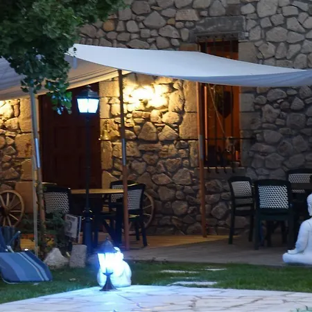 Chateau Des Aiguilles Nocleg ze śniadaniem 3*