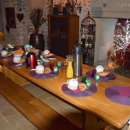 Chateau Des Aiguilles 3* Saint-Rémy-de-Chargnat