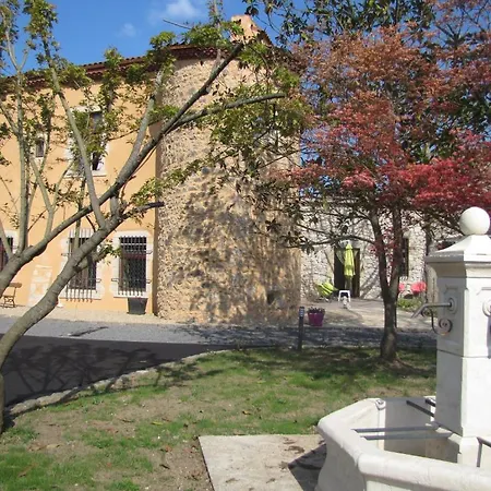 Chateau Des Aiguilles Nocleg ze śniadaniem 3*