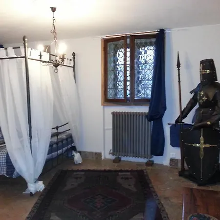 Chateau Des Aiguilles Nocleg ze śniadaniem 3*