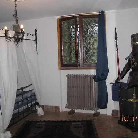 Bed & Breakfast Chateau Des Aiguilles Saint-Remy-de-Chargnat